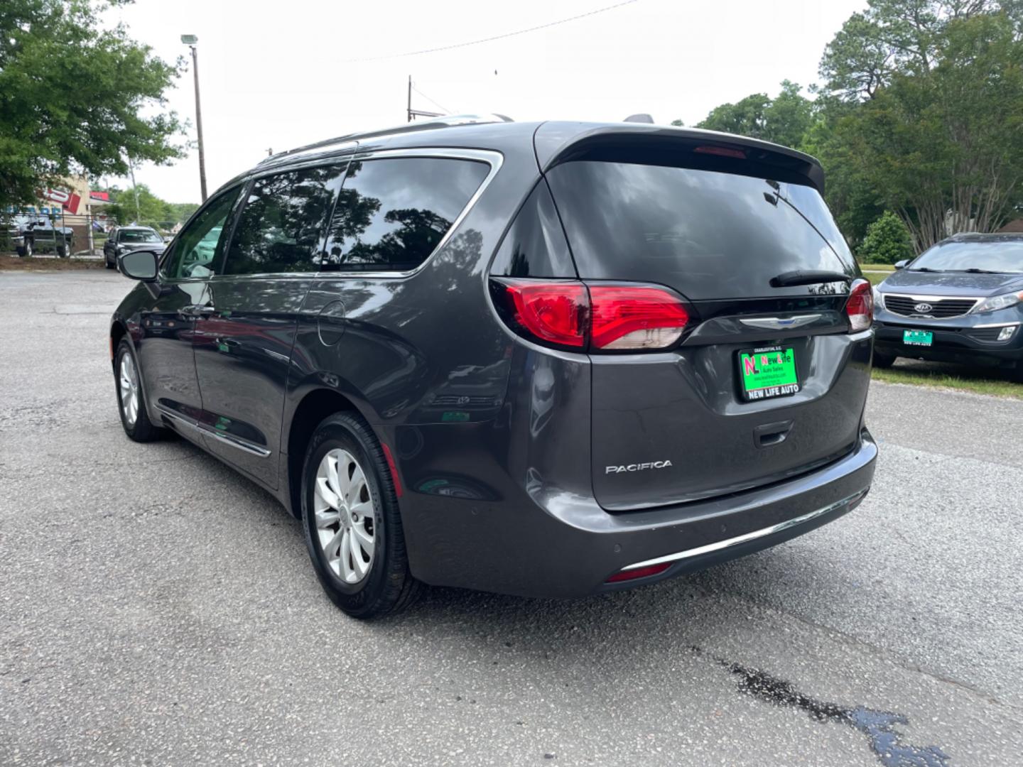 2018 GRAY CHRYSLER PACIFICA TOURING L (2C4RC1BG5JR) with an 3.6L engine, Automatic transmission, located at 5103 Dorchester Rd., Charleston, SC, 29418-5607, (843) 767-1122, 36.245171, -115.228050 - Local Trade-in with Leather, Touchscreen with Phone Connect, AM/FM/AUX/Bluetooth, Backup Camera with Top 180 View, Parking Sensors, Lane Departure Sensors, Dual Climate Control, Power Everything (windows, locks, mirrors, seats), Power Sliding Doors, Power Liftgate, Stow 'n Go Middle Row, Full Size T - Photo#4